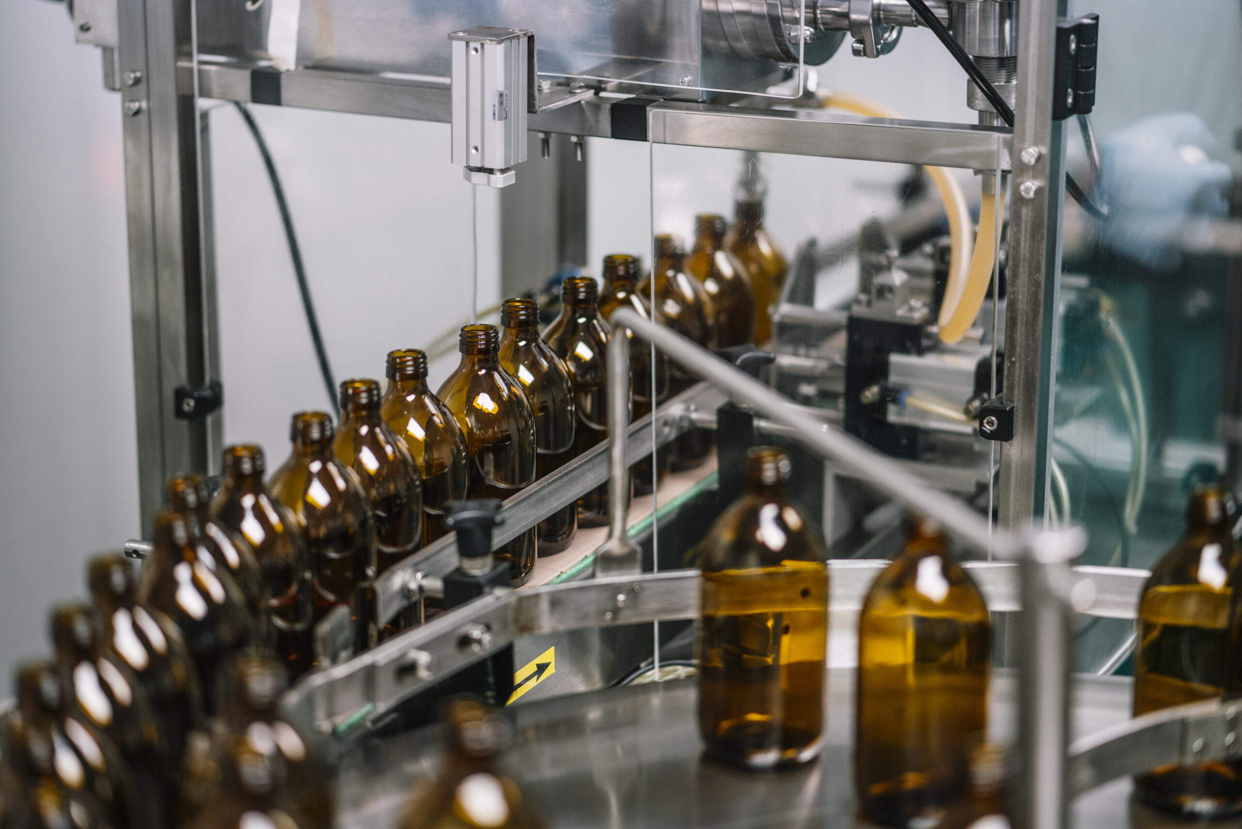 picture of manufacture of pills and encapsulation.